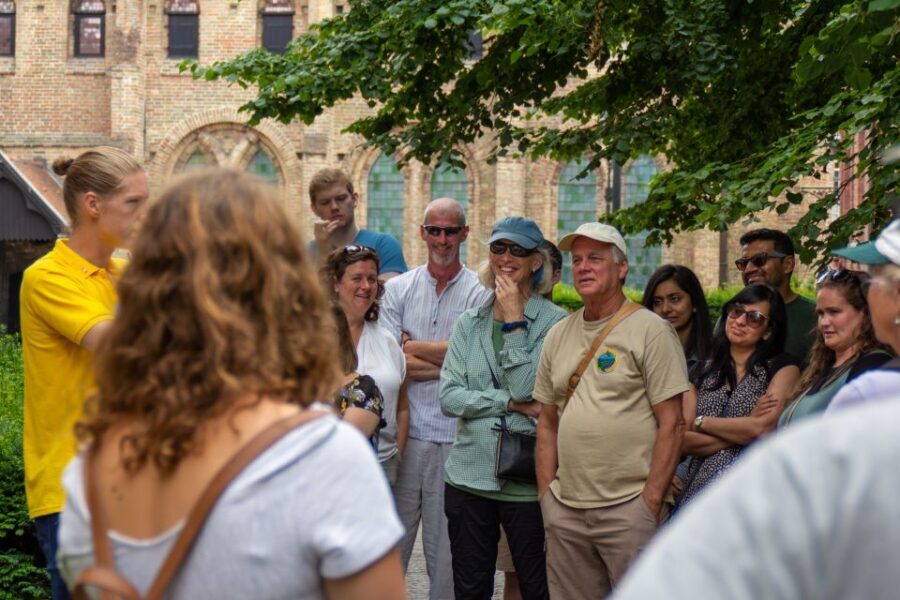💛 Tell Me About Bruges 🏰 1000 Years of Stories by Locals ⭐ - Bonifacius Bridge: Love, Water, and a Second Photo Moment
