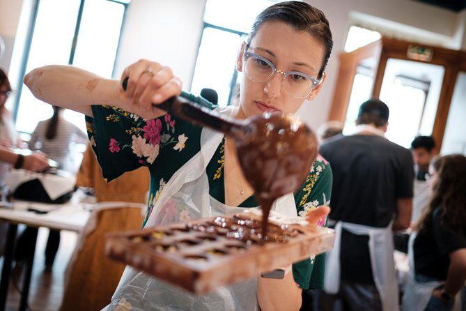 2.5h Belgian Chocolate Pralines Workshop in Brussels - Pralines vs Mendiants: Two Belgian Classics, Different Moves