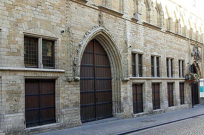 600 Years of History and Heritage: A Self-Guided Walking Tour of Leuven - Grote Markt Rivalry and Famous Leuven Characters