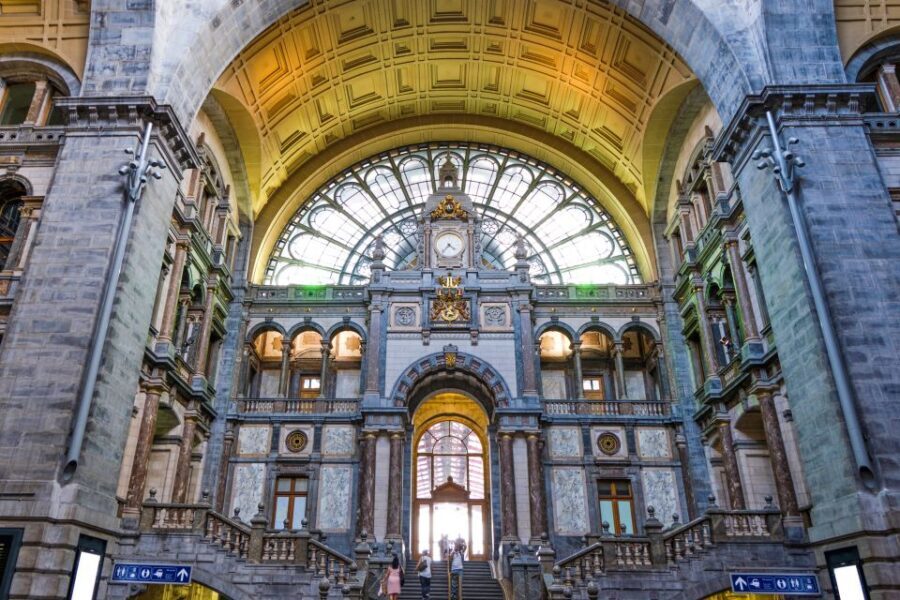 Antwerp: Express Walk with a Local in 60 minutes - What’s included, what’s not, and what to bring