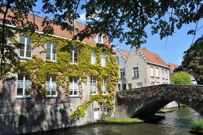 Bruges by bike with friends and family! - The First City Wall Trace: Pottenmakersstraat Canal Remnant
