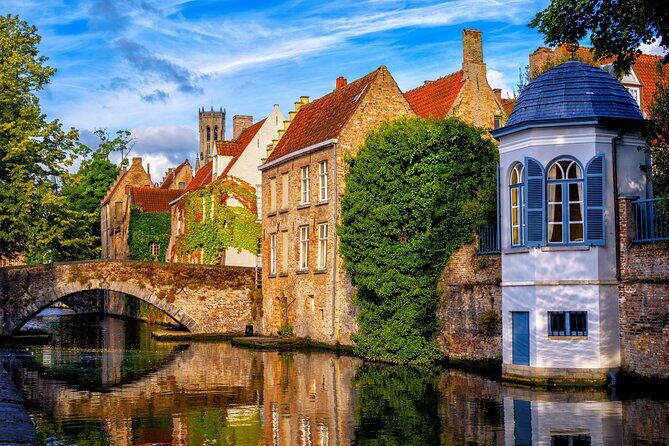 Bruges Charms and Gems Tour for Cruise Passengers - Minnewater Lake and Sint-Janshospitaal: romance by the water, then a hospital museum