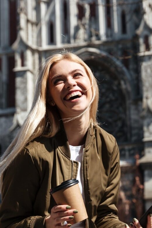 Bruges: Express Walk with a Local in 60 minutes - Meeting Aux Merveilleux De Fred Bruges and Starting Smart