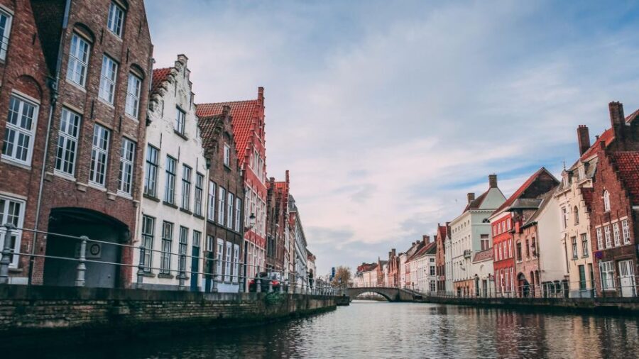 Bruges: Express Walk with a Local in 60 minutes - Rozenhoedkaai to Begijnhof: The Two Anchors of This Express Route