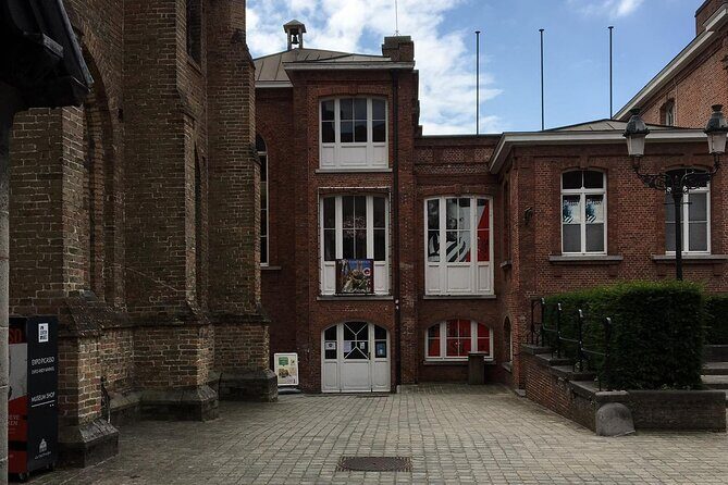 Bruges’ Legends and Hidden Treasures: A Self-Guided Audio Tour - Belfort: history with quirky stories while you pass the tower