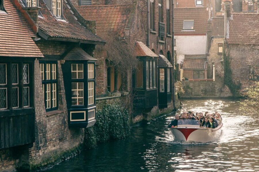 Bruges: private guided day tour - Rain or shine: how to stay comfortable for a 5-hour loop