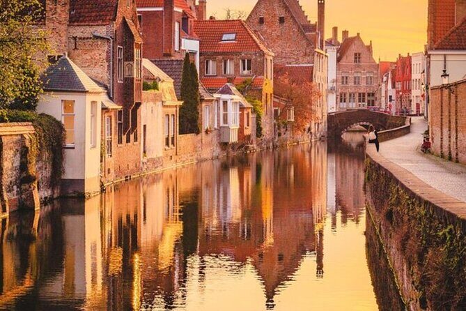 Bruges Tour from Your Cruise Ship with Canal Cruse & Leisure Time - Market Square and the self-guided window: waffles, shopping, and choosing your priorities