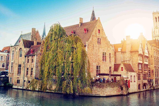 Bruges Uncovered: Historic Walking Tour & Canal Boat Experience - Starting at Bruges Station: How This Route Gets You Oriented