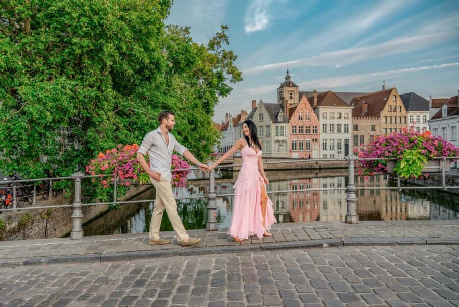 Bruges : Your private 1 hour photoshoot in the medieval city - Meeting at Jan van Eyckplein and Setting Your Theme