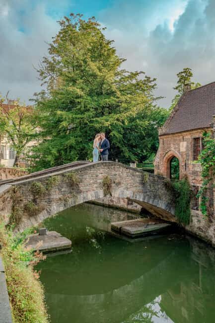Bruges : Your private 1 hour photoshoot in the medieval city - 30 Edited High-Resolution Photos in 48 Hours