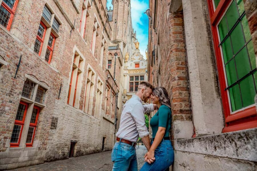 Bruges : Your private 1 hour photoshoot in the medieval city - The Photographer Factor: Ioannis’s Eye and Easygoing Pace