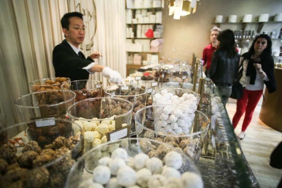Brussels: Chocolate Appreciation and Tasting Walking Tour - The Heart of the Tour: Five Chocolatiers and Eight Tastings