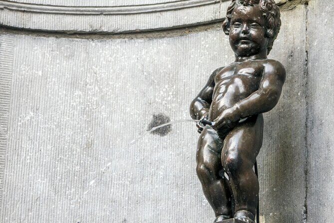 Brussels: City Walk with Audioguide in 7 Languages on your Phone - Manneken Pis and the Miniature-Statue Culture