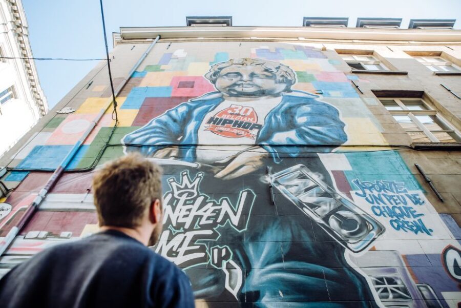 Brussels Comics & Street Art: Private Walking Tour - Manneken Pis and the Spanish Square: icons that fit the comic theme