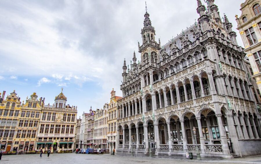 Brussels: Express Walk with a Local in 60 minutes - Starting at YellowKorner: Easy Meeting Point, Less Head-Scratching