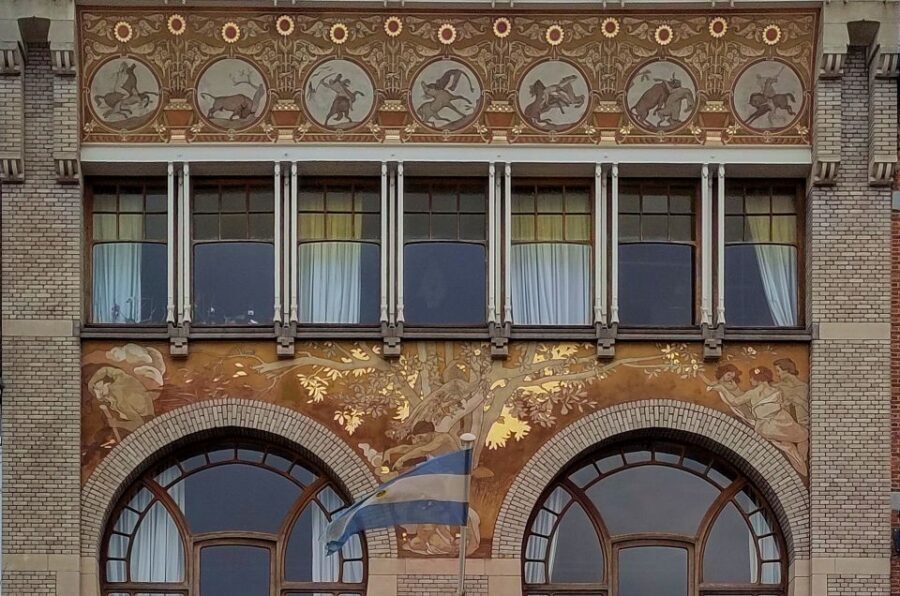 Brussels: Fall and Rise of Art-Nouveau Guided Tour - The techniques lesson you’ll actually remember: sgraffito vs fresco
