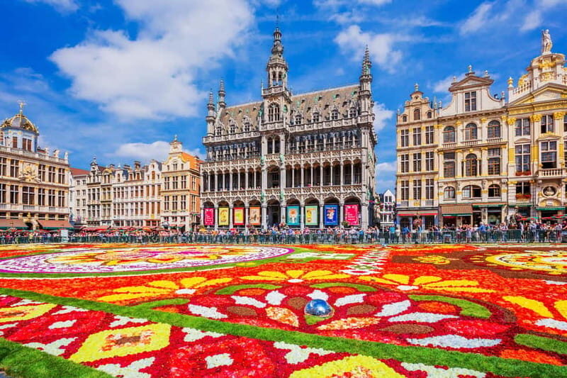 Brussels: Highlights and Hidden Corners Private Guided Walk - Place Saint-Géry to Mokafé: Getting Your Bearings in Real Time
