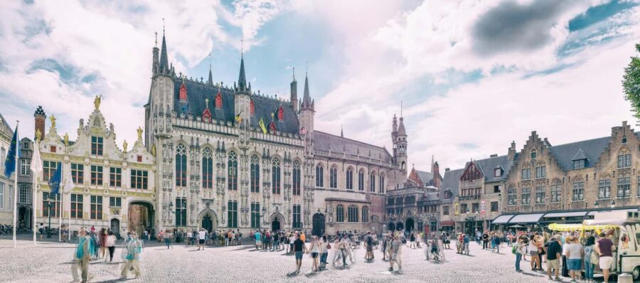 Brussels: Private & Customizable Day Trip to Bruges - Holy Blood Basilica, City Hall, and Oude Griffie: Why This Area Feels Special
