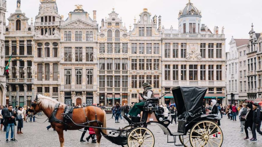 Brussels: Private Tour of the European Quarter - Meeting your host in central Brussels (and getting a plan that fits)