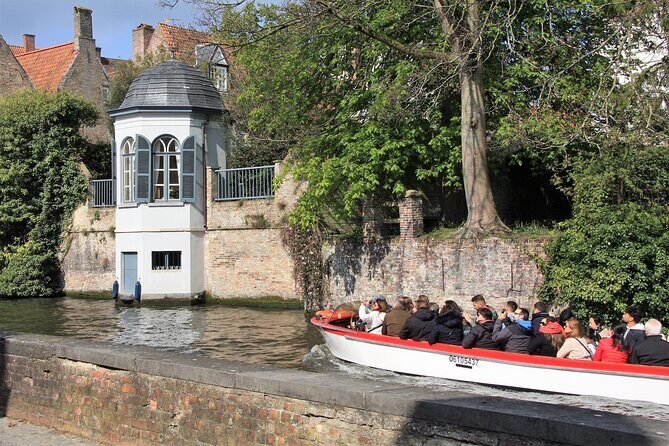 BRYGGJA ROMANTICA - 3 Hour Romantic Tour in Bruges - Burg Square and the Fun Curiosity Most People Miss