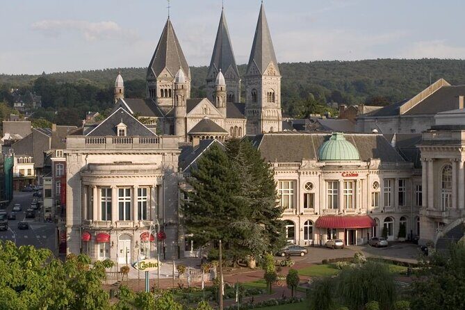 e-Scavenger hunt Spa: Explore the city at your own pace - Stop-by-stop in Spa: from Pierre le Grand to the Church and Water Museum