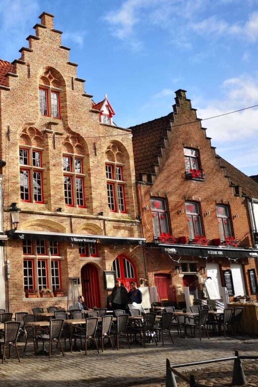 From Amsterdam: Bruges Day Trip in English with Boat Option - Bruges Works So Well as a Day Trip From Amsterdam