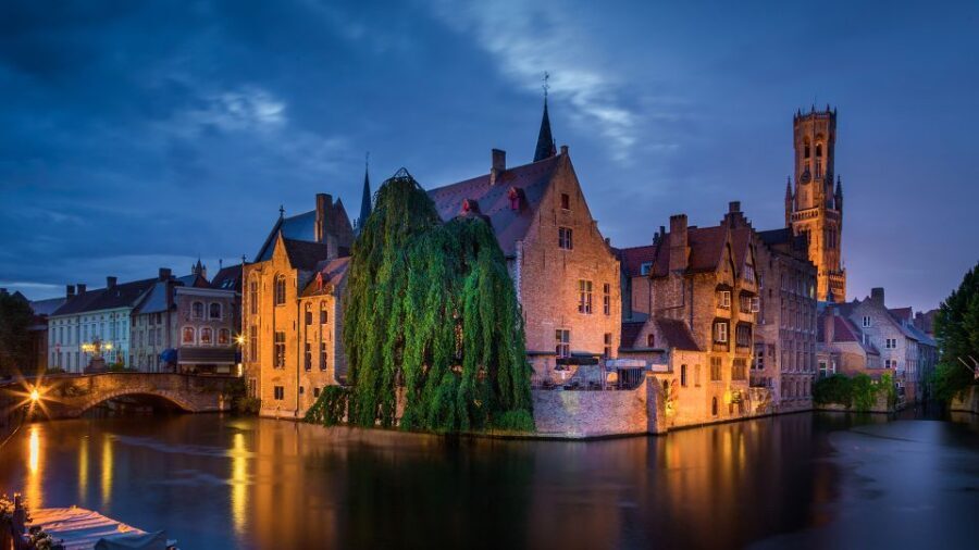 From Amsterdam: Bruges Day Trip in Spanish with Boat Option - A long bus day that actually feels organized