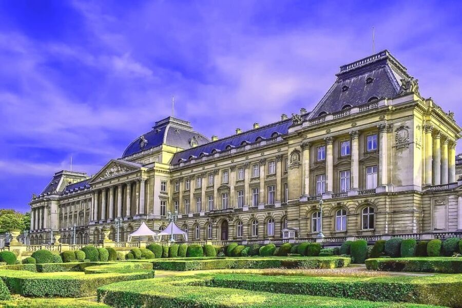 From Amsterdam: Private Sightseeing Trip to Brussels - Royal Residence of Laeken and the formal government district vibe