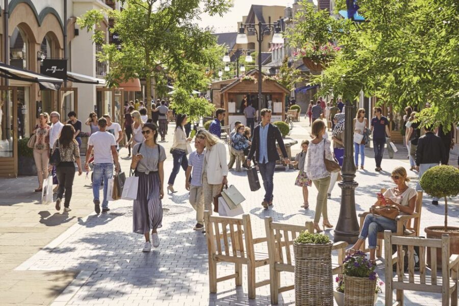 From Brussels: Maasmechelen Outlet Shopping Trip - Getting There From Brussels Without Stress: The Coach Value