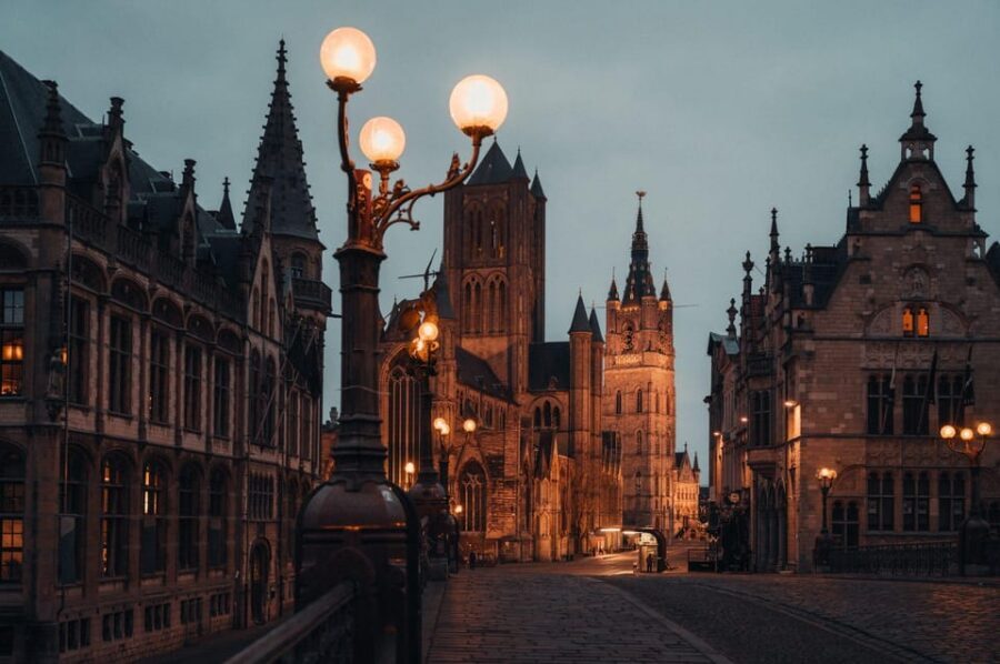 Ghent : Comedy AudioGuide Ghent - Korenmarkt: the easiest way to orient yourself