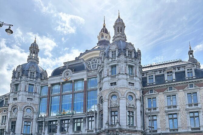 Guided E-kickscooter tour: The big five of Antwerp - Green park time and the Citymuseum Island district shadow
