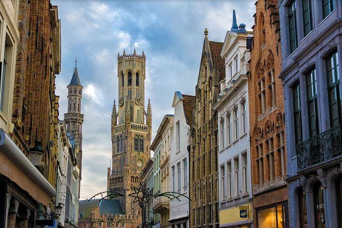 Guided tour of Bruges - Burg Square: Bruges political center and 1000+ years of architecture styles
