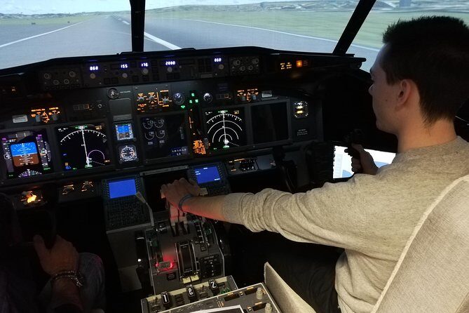 Landed On Time 60 min. Max 1 Person - Boeing 737 simulator in Antwerp: what you’re actually buying