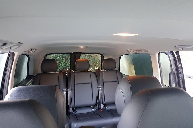 Luxury Minivan from Charleroi airport to the city of Brussels - Flight-synced timing: why early-morning pickups work