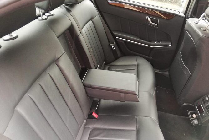 Luxury vehicle from Brussels airport to the city of Brussels - Private transfer for 1–4: when it helps most
