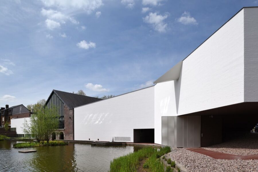 Mons : the Mons Memorial Museum - A self-guided route from the Middle Ages to WWII