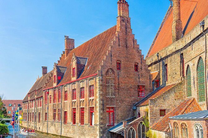 Private 3-hour walking tour of Bruges with official tour guide - The route that ties Belfort, Town Hall, and St. Salvator together