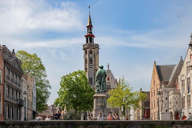 Private 3-hour walking tour of Bruges with official tour guide - The included Church of Our Lady visit: what you get beyond the front doors