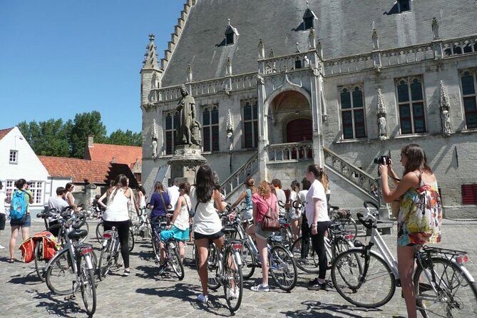 Private Bruges 3.5-Hour Guided Bike Tour: Discover Hidden Gems - What the guide is really doing for you (beyond the facts)