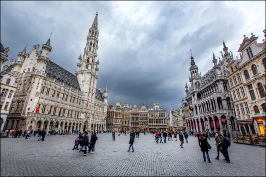 THE MOST COMPLETE TOUR of BRUSSELS! + PDF tour guide - St. Michael and St. Gudula to Galeries Royales Saint Hubert Finish