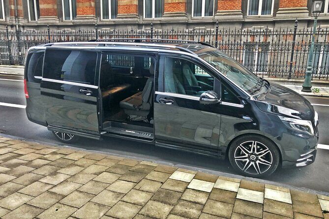 Transfer Brussels Airport (BRU) --> City Center 7 PAX (ONE WAY) - The Business Miniva (7 pax): comfort for groups, not just couples
